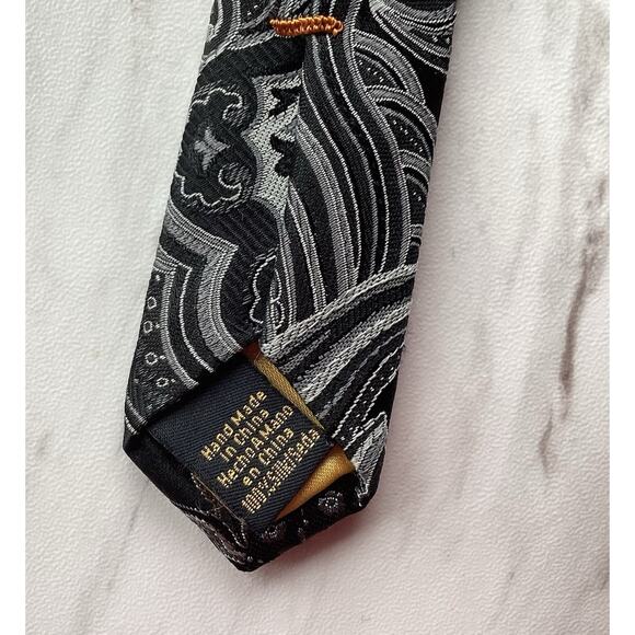 Donald Trump Silk Tie, Black Paisley VTG Signature Collection Ultra MAGA USA - Picture 6 of 6